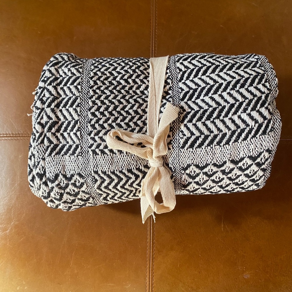 Cotton Blanket Throw, 60”x50” Chevron Boho Print - Picture 2 of 3